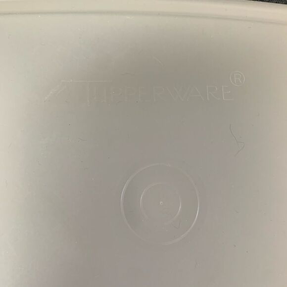 Vintage Tupperware Set of 3, Sandwich Keeper, Cereal Storer and Divided Dish - Picture 8 of 9